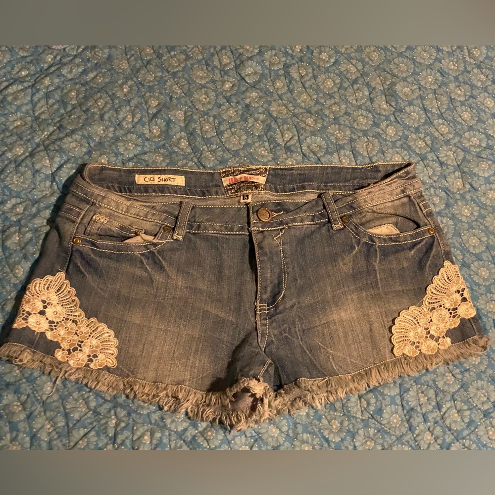 BUNDLE SALE 5/$25! HOT KISS “Ci Ci” jean shorts,light wash,white embroidery,13